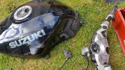 Suzuki_GSX_750_F_GR78A_schwarz_Ersatzteile_spare-parts_-_Tank_Vorderrad_Hinterrad_Lenker_Heck_uvm_23.jpg
