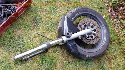 Suzuki_GSX_750_F_GR78A_schwarz_Ersatzteile_spare-parts_-_Tank_Vorderrad_Hinterrad_Lenker_Heck_uvm_53.jpg