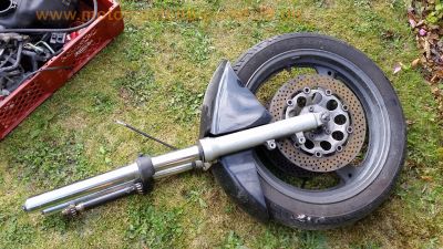 Suzuki_GSX_750_F_GR78A_schwarz_Ersatzteile_spare-parts_-_Tank_Vorderrad_Hinterrad_Lenker_Heck_uvm_56.jpg
