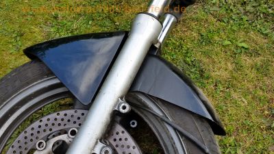 Suzuki_GSX_750_F_GR78A_schwarz_Ersatzteile_spare-parts_-_Tank_Vorderrad_Hinterrad_Lenker_Heck_uvm_64.jpg