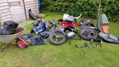 Suzuki_GSX-R_1100_W_GU75C_Ersatzteile_spare-parts__-_Motor_Vergaser_Verkleidung_engine_fairing_wie_GSXR_750_1100_W_1.jpg