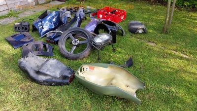 Suzuki_GSX-R_1100_W_GU75C_Ersatzteile_spare-parts__-_Motor_Vergaser_Verkleidung_engine_fairing_wie_GSXR_750_1100_W_36.jpg