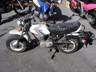 Honda_CY50_weiss_Mokick_unverbastelt_original_Tank_Auspuff_-_Motor_wie_XL50_CB50J_47.jpg