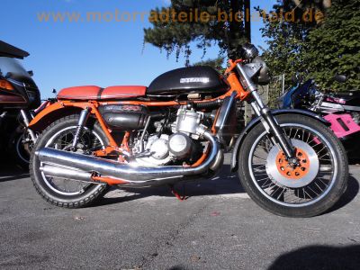 Suzuki_GT750_Wasserbueffel_3-Zylinder_2-Takt_Ur-Modell_aus_1972_-_wie_GT550_GT380_1.jpg