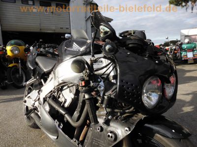 Honda_CBR900RR_SC28_Ur-Fireblade_CRASH_schwarz_-_Technik_wie_SC33_CBR600F2_PC25_PC31_44.jpg