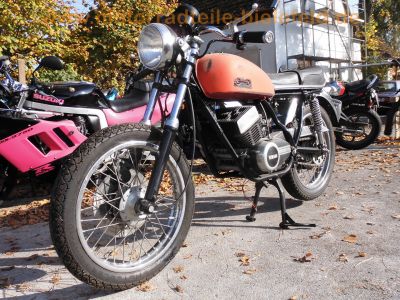 Yamaha_RD250_Typ_522_rot_ohne_Auspuff_Speichenraeder_original_Sitzbank_-_wie_RD_TZ_125_250_350_1A2_352_2.jpg