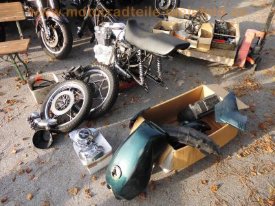 Suzuki_GSX400E_gruen_GK53C_in_Teilen_original_Motor_Auspuff_Sankei_2119_Tank_Regler_-_wie_GSX250E_3.jpg