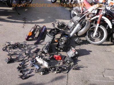 Kawasaki_ZZR1100D_ZXT10D_Ersatzteile_Auspuff_Vergaser_Elektrik_Corbin-Sitzbank_etc_-_wie_ZZR600_D_E_ZXT10C_2.jpg