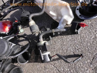 Kawasaki_ZZR1100D_ZXT10D_Ersatzteile_Auspuff_Vergaser_Elektrik_Corbin-Sitzbank_etc_-_wie_ZZR600_D_E_ZXT10C_77.jpg