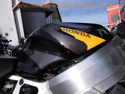 Honda_CBR900RR_SC33_Fireblade_schwarz-gelb_Sturz_-_Ersatzteile_wie_SC28_CBR600F_PC25_PC31_PC35_55.jpg