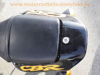 Honda_CBR900RR_SC33_Fireblade_schwarz-gelb_Sturz_-_Ersatzteile_wie_SC28_CBR600F_PC25_PC31_PC35_67.jpg
