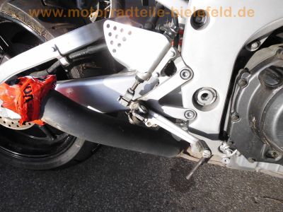 Honda_CBR900RR_SC33_Fireblade_schwarz-gelb_Sturz_-_Ersatzteile_wie_SC28_CBR600F_PC25_PC31_PC35_84.jpg