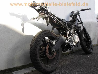Yamaha_YZF-R_125_RE06_Crash_1a_Motor_Auspuff_mit_2x_Kat_offene_CDI_5D700_120_kmh_2.jpg