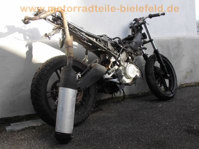 Yamaha_YZF-R_125_RE06_Crash_1a_Motor_Auspuff_mit_2x_Kat_offene_CDI_5D700_120_kmh_4.jpg
