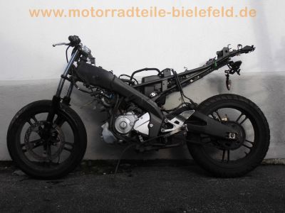 Yamaha_YZF-R_125_RE06_Crash_1a_Motor_Auspuff_mit_2x_Kat_offene_CDI_5D700_120_kmh_49.jpg
