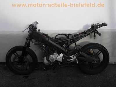 Yamaha_YZF-R_125_RE06_Crash_1a_Motor_Auspuff_mit_2x_Kat_offene_CDI_5D700_120_kmh_54.jpg