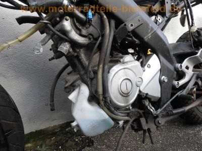 Yamaha_YZF-R_125_RE06_Crash_1a_Motor_Auspuff_mit_2x_Kat_offene_CDI_5D700_120_kmh_75.jpg
