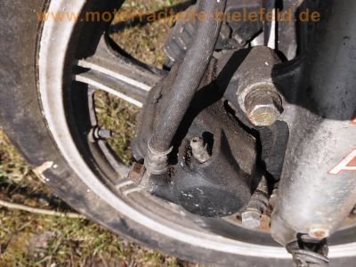 Yamaha_XS750_1T5_Rolling_Chassis_schwarz_Marzocchi-Federbeine_Original-Papiere_3-Zylinder_Dreizylinder_Triple_wie_XS750SE_3L3_XS850_4E2_-_no_XS500_XS650_XS1100_19.jpg