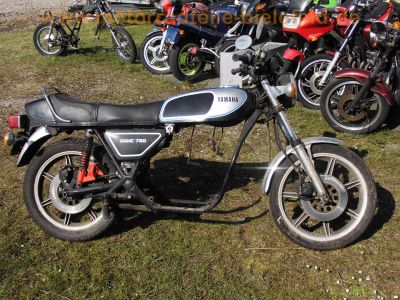 Yamaha_XS750_1T5_Rolling_Chassis_schwarz_Marzocchi-Federbeine_Original-Papiere_3-Zylinder_Dreizylinder_Triple_wie_XS750SE_3L3_XS850_4E2_-_no_XS500_XS650_XS1100_5.jpg