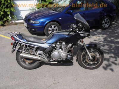 Yamaha_XJ900F_58L_blau_EZ87_Hagon_Federbeine_hohe_MRA-Scheibe_Koffertraeger_Gepaecktraeger_original_Auspuff_Yamaha_32F-14711_32F-14721_-_wie_31A_4BB_XJ650_4K0_XJ750_Seca_11M_XJ750F_41Y_46.jpg