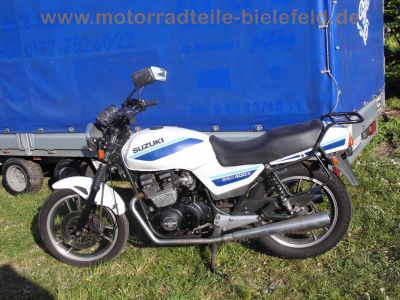 Suzuki_GSX400E_GK53C_weiss-blau_JAMA-Auspuff_Koffertraeger_Gepaecktraeger_-_wie_GSX250E_GS25x_GS40x_GK51C_GJ53B_41.jpg