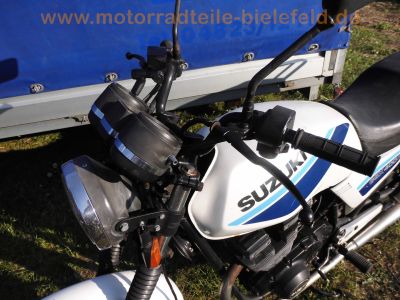 Suzuki_GSX400E_GK53C_weiss-blau_JAMA-Auspuff_Koffertraeger_Gepaecktraeger_-_wie_GSX250E_GS25x_GS40x_GK51C_GJ53B_47.jpg
