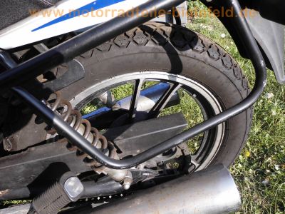 Suzuki_GSX400E_GK53C_weiss-blau_JAMA-Auspuff_Koffertraeger_Gepaecktraeger_-_wie_GSX250E_GS25x_GS40x_GK51C_GJ53B_55.jpg