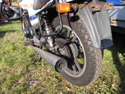 Suzuki_GSX400E_GK53C_weiss-blau_JAMA-Auspuff_Koffertraeger_Gepaecktraeger_-_wie_GSX250E_GS25x_GS40x_GK51C_GJ53B_57.jpg