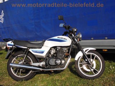 Suzuki_GSX400E_GK53C_weiss-blau_JAMA-Auspuff_Koffertraeger_Gepaecktraeger_-_wie_GSX250E_GS25x_GS40x_GK51C_GJ53B_6.jpg