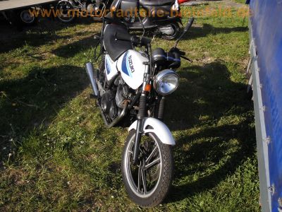 Suzuki_GSX400E_GK53C_weiss-blau_JAMA-Auspuff_Koffertraeger_Gepaecktraeger_-_wie_GSX250E_GS25x_GS40x_GK51C_GJ53B_7.jpg