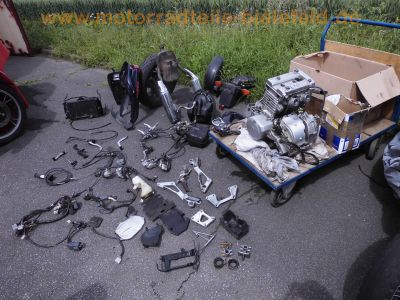 Yamaha_TDM850_3VD_1Rad_Twin_Motor_Vergaser_Elektrik_-_spare-parts_Ersatzteile_wie_XTZ750_Supertenere_3LD_29.jpg