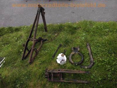DKW_Luxus_ZE_200_Blutblase_Ersatzteile_spare-parts_Rahmen_Gabel_Auspuff_frame_fork_exhaust_3.jpg