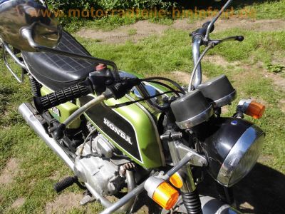 Honda_CB200_Twin_limegreen_Oldtimer_Koni_Sturzbuegel_Gepaecktraeger_-_wie_CB125K_53.jpg