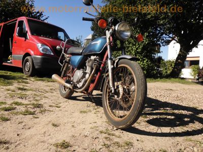 Kawasaki_KZ200A_Z200A_blau-rot_rostig_Einzylinder_Oldtimer_Gepaecktraeger_Papiere_2.jpg