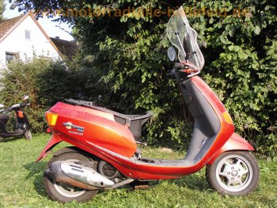 Piaggio_Sfera_125_Four-Stroke_4T_Roller_Scooter_rot_-_Technik_wie_Vespa_ET4_RST_RSL_SKR_50_125_18.jpg
