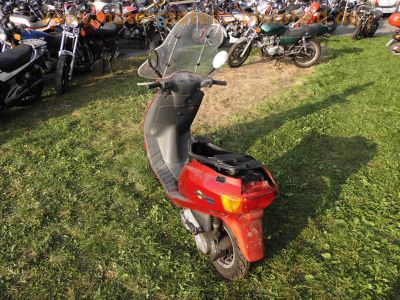 Piaggio_Sfera_125_Four-Stroke_4T_Roller_Scooter_rot_-_Technik_wie_Vespa_ET4_RST_RSL_SKR_50_125_4.jpg