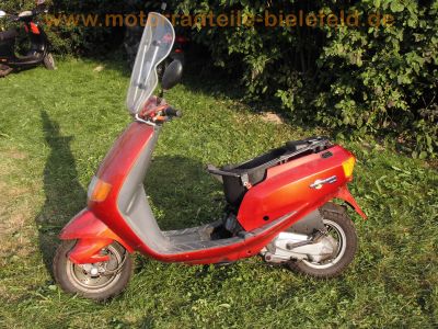 Piaggio_Sfera_125_Four-Stroke_4T_Roller_Scooter_rot_-_Technik_wie_Vespa_ET4_RST_RSL_SKR_50_125_5.jpg