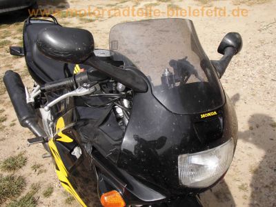 Honda_CBR600F_PC25_schwarz-gelb_Scott-Oiler_TRW-Lenker_-_wie_PC23_PC31_43.jpg