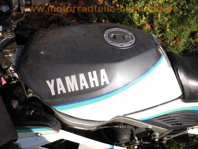 Yamaha_FZ_750_Genesis_2KK_grau-weiss_letztes_Modell_1990_17_Zoll_Vorderrad_Vollverkleidung_4in1_Auspuff_-_wie_1FN_3KT_12.jpg
