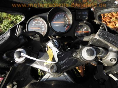 Yamaha_FZ_750_Genesis_2KK_grau-weiss_letztes_Modell_1990_17_Zoll_Vorderrad_Vollverkleidung_4in1_Auspuff_-_wie_1FN_3KT_32.jpg