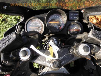 Yamaha_FZ_750_Genesis_2KK_grau-weiss_letztes_Modell_1990_17_Zoll_Vorderrad_Vollverkleidung_4in1_Auspuff_-_wie_1FN_3KT_38.jpg