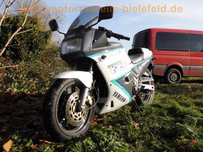 Yamaha_FZ_750_Genesis_2KK_grau-weiss_letztes_Modell_1990_17_Zoll_Vorderrad_Vollverkleidung_4in1_Auspuff_-_wie_1FN_3KT_4.jpg