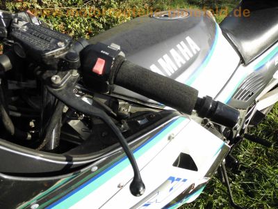 Yamaha_FZ_750_Genesis_2KK_grau-weiss_letztes_Modell_1990_17_Zoll_Vorderrad_Vollverkleidung_4in1_Auspuff_-_wie_1FN_3KT_40.jpg