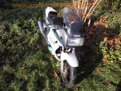 Yamaha_FZ_750_Genesis_2KK_grau-weiss_letztes_Modell_1990_17_Zoll_Vorderrad_Vollverkleidung_4in1_Auspuff_-_wie_1FN_3KT_51.jpg