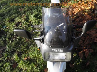 Yamaha_FZ_750_Genesis_2KK_grau-weiss_letztes_Modell_1990_17_Zoll_Vorderrad_Vollverkleidung_4in1_Auspuff_-_wie_1FN_3KT_54.jpg