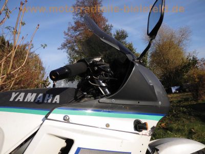 Yamaha_FZ_750_Genesis_2KK_grau-weiss_letztes_Modell_1990_17_Zoll_Vorderrad_Vollverkleidung_4in1_Auspuff_-_wie_1FN_3KT_56.jpg