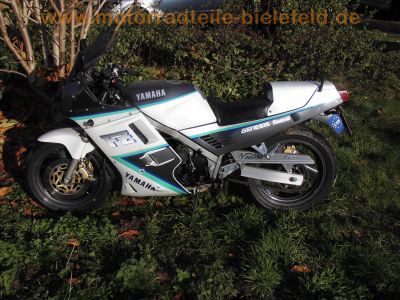 Yamaha_FZ_750_Genesis_2KK_grau-weiss_letztes_Modell_1990_17_Zoll_Vorderrad_Vollverkleidung_4in1_Auspuff_-_wie_1FN_3KT_6.jpg