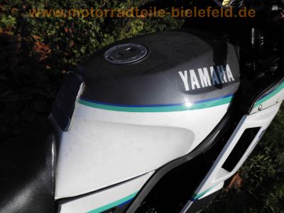 Yamaha_FZ_750_Genesis_2KK_grau-weiss_letztes_Modell_1990_17_Zoll_Vorderrad_Vollverkleidung_4in1_Auspuff_-_wie_1FN_3KT_60.jpg