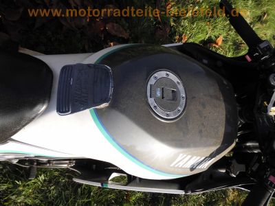 Yamaha_FZ_750_Genesis_2KK_grau-weiss_letztes_Modell_1990_17_Zoll_Vorderrad_Vollverkleidung_4in1_Auspuff_-_wie_1FN_3KT_81.jpg