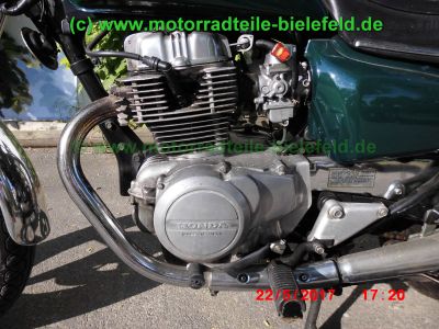 Honda_CM400T_NC01_Oldtimer_Chopper_british_racing_green_US-Modell_kurzer_Heckfender_und_Frontfender_offener_43PS_Motor_original_Haltebuegel_neuer_JAMA-Auspuff_e13-26.jpg